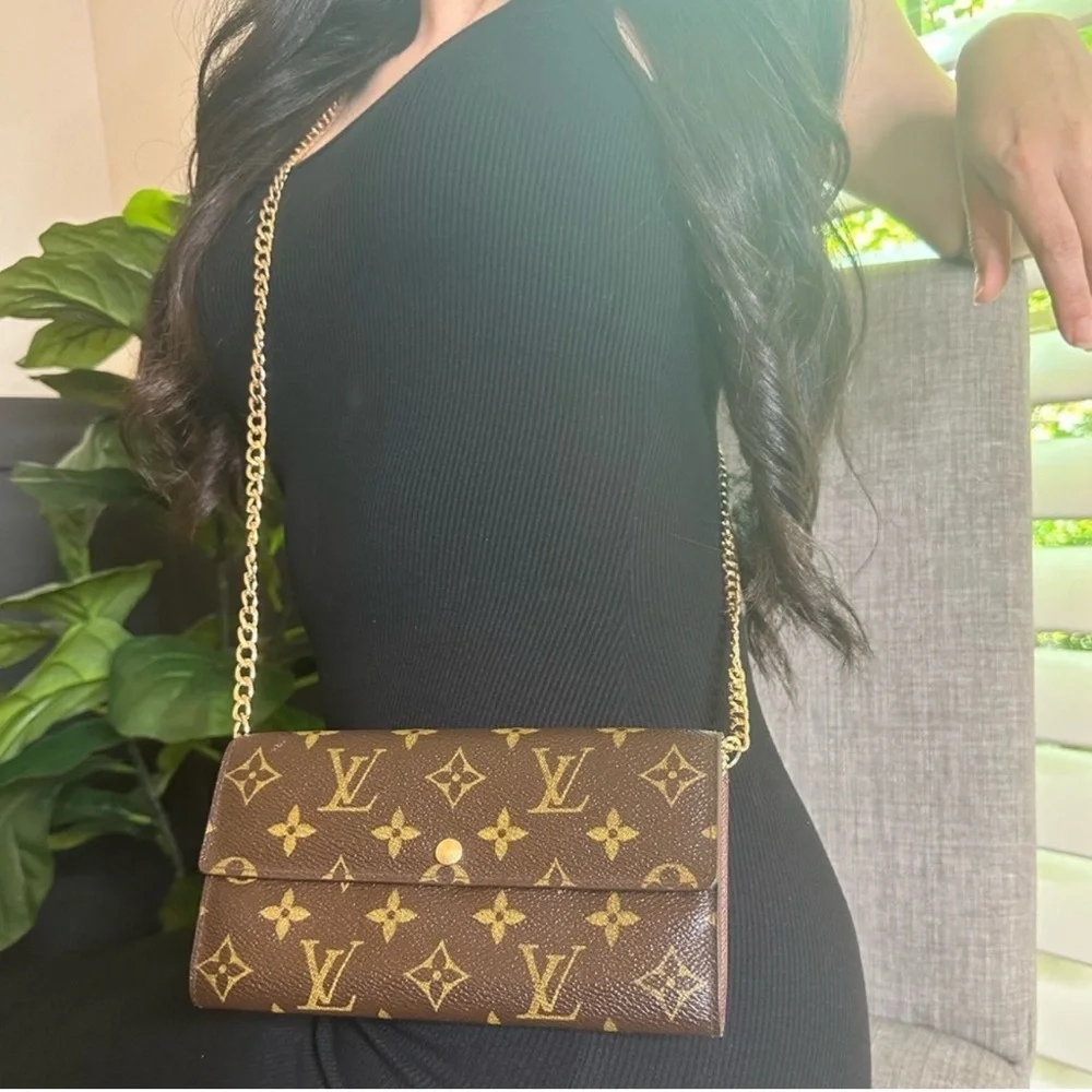 ๐ฏ Authentic Louis Vuitton Monogram Sarah Wallet on Chain - Picture 9 of 16